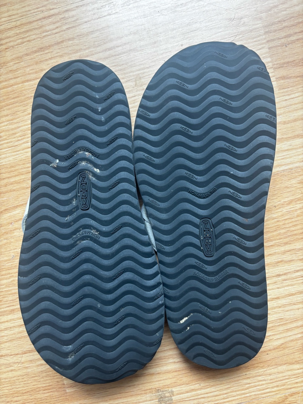 Keen Waimea flip flops white good condition summer beach pool vacation outdoor 8 - Picture 2 of 5